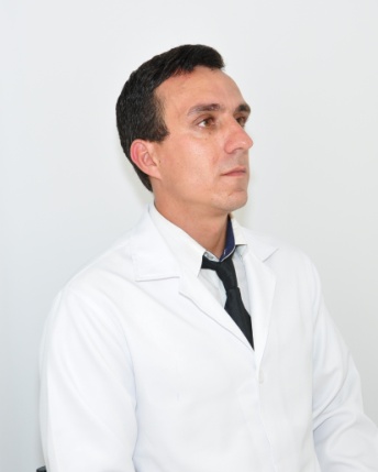 M.V. Esp. MsC. Dr. LUCAS BERGER DA SILVA