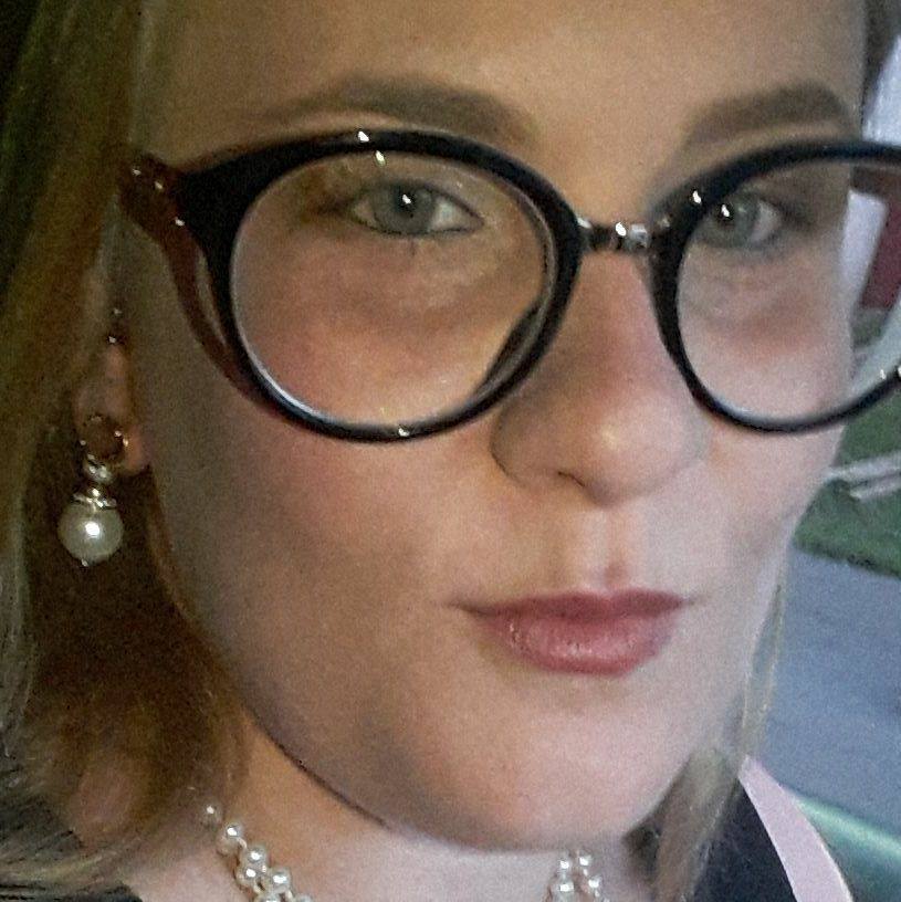 Tharin Helena Paro Bombig